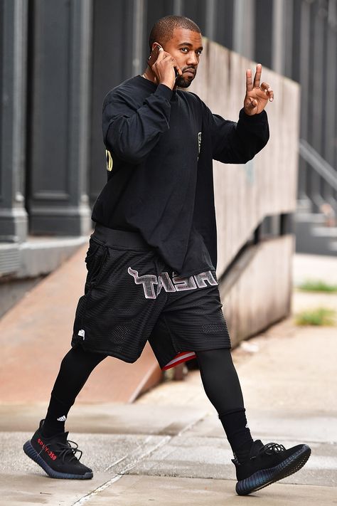 I don't really to much care for the outfit but the shoes are Kanye West Outfits, Kanye Fashion, Kanye West Style, Yeezy Outfit, Men Street, Mode Inspiration, Mens Street Style, Kanye West, Mens Fashion Casual