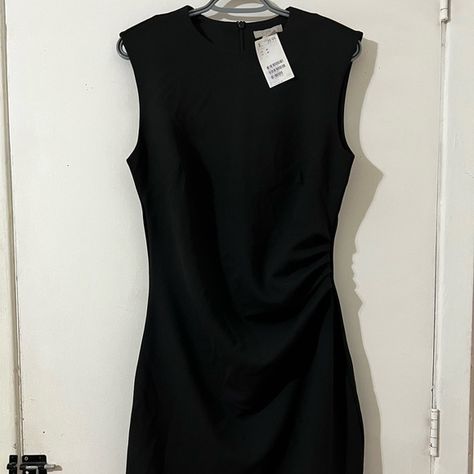 H&M midi black dress Midi Black Dress, H M Dresses, Black Midi Dress, Dress Brands, Semi Formal, Dress Shop, Sleeveless Top, Little Black Dress, H&m