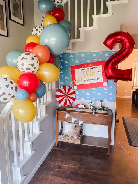 Toy Story Birthday Party Ideas Indoor, Toy Story Balloons, Toy Story Pool Party, Toy Story Balloon Arch, Toy Story Backdrop Ideas, Toy Story Balloon Garland, Baloon Garland, Toy Story Decorations, Balloon Arch Diy