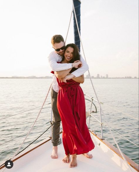 Yacht Photoshoot, Boat Engagement Photos, Yacht Party Outfit, Engagement Photo Shoot Beach, Cruise Photography, Boat Photoshoot, Couple Cruise, Boda Ideas, Cruise Pictures