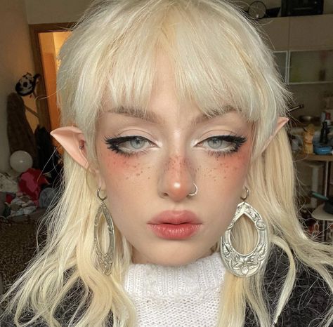 makeup 
fairy
eve frsr Eve Frsr, Look Grunge, Alternative Makeup, Cool Makeup Looks, Fairy Makeup, Makeup Aesthetic, Elf Makeup, Edgy Makeup, Cute Makeup Looks