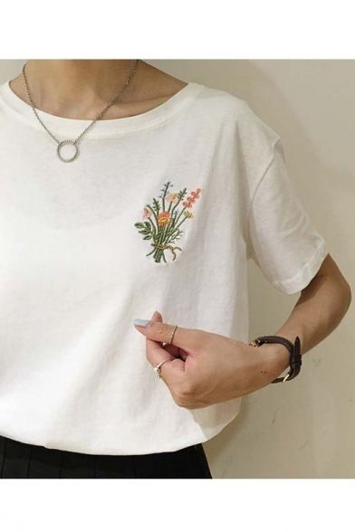 T Shirt Embroidery Ideas, Diy Embroidery Shirt, Floral Embroidered Shirt, Embroidery Tshirt, Diy Vetement, Embroidery On Clothes, Shirt Embroidery, Embroidered Clothes, Embroidery Fashion