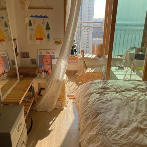 Room Deco, Room Goals, Emma Chamberlain, Pretty Room, Aesthetic Rooms, Dreamy Room, Interior Modern, Cute Room Decor, Cozy Room