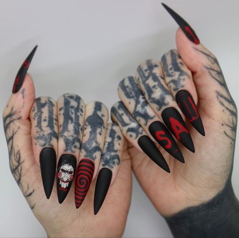 Saw movie Jigsaw Billy Halloween spooky nail art Jig Saw Nails, Halloween Horror Nails, Gothic Halloween Nails, Saw Nails Halloween, Nightmare On Elm Street Nails, Saw Movie Jigsaw, Chucky Nail Art, Jigsaw Nails, Gory Nails