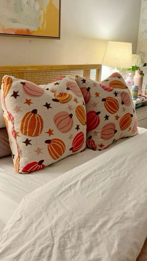 Girly Halloween Room Decor, Pumpkin Pillow Decor, Pink Fall Decor Bedroom, Preppy Fall Room Decor, Fall Decorations Aesthetic, Dear October, Bedroom Throw Pillows, Spooky Room, Fall Room Ideas