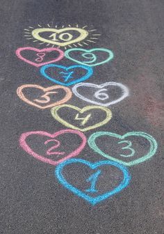 Summer Chalkboard Art, Hopscotch Game, Summer Chalkboard, Street Chalk Art, Chalk Activities, Fun Chalk Art, Babysitting Activities, Chalk Design, Sidewalk Chalk Art