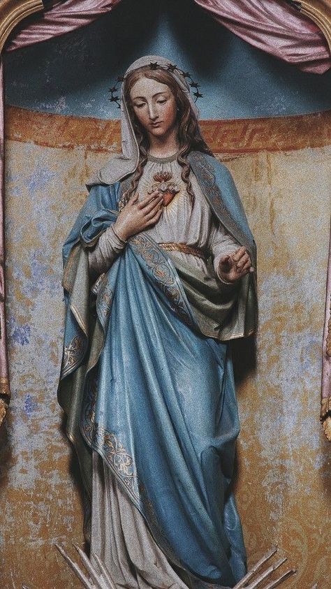 Roman Catholic Art, Blessed Mother Statue, Catholic Wallpaper, Mother Mary Images, Catholic Pictures, Virgin Mary Statue, Mama Mary, Mary Statue, Jesus And Mary Pictures