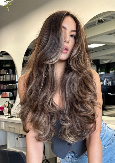 Balayage Long Hair, Long Hair Highlights, Korean Hairstyles, Brown Hair Looks, Brown Hair Inspo, Hair Inspiration Long, Brunette Hair With Highlights, Korean Hair, Brown Hair With Blonde Highlights