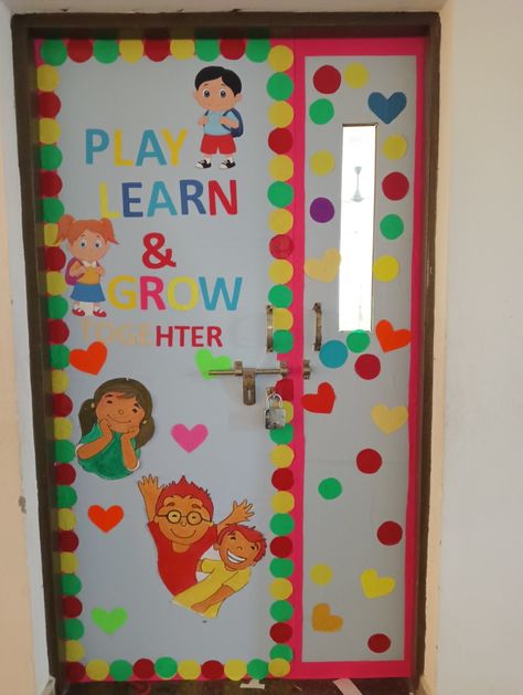 Room Door Decorations, Body Parts Preschool, Classroom Accessories, Daycare Decor, Inspirational Quotes Encouragement, School Door Decorations, Quotes Encouragement, School Doors, Flowers Craft