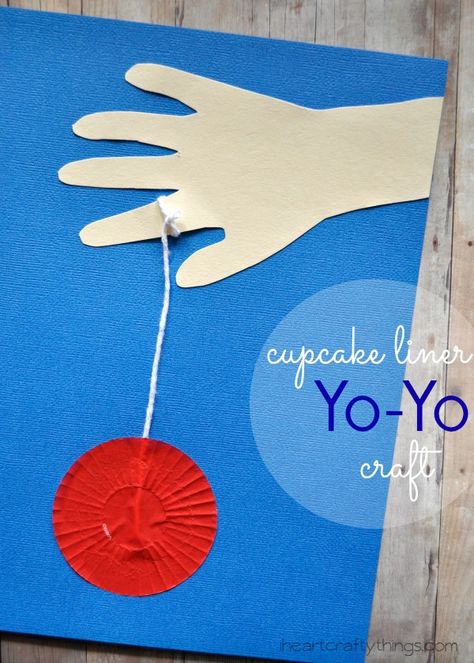 Cupcake Liner Yo-Yo Kids Craft, great for learning about the letter Y in preschool. iheartcraftythings.com Letter Y Crafts, Cupcake Liner Crafts, Preschool Letter Crafts, Abc Crafts, The Letter Y, Alphabet Letter Crafts, K Crafts, Preschool Projects, Alphabet Crafts