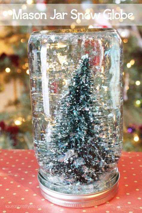 Mason Jar Snow Globes Quick Holiday Crafts, Jar Snow Globes, Snow Globe Mason Jar, Mason Jar Snow Globe, Homemade Snow Globes, Holiday Mason Jar, Snow Globe Crafts, Jars Snow, Diy Snow Globe