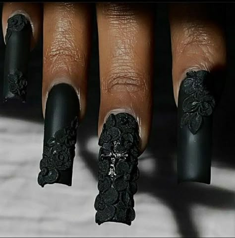 Dark Baddie Nails, Caviar Beads Nails, Black Quince Nails, Dark Black Nails, Goth Winter Nails, Black Junk Nails, Army Nails, Silhouette Nails, Lace Nail Design