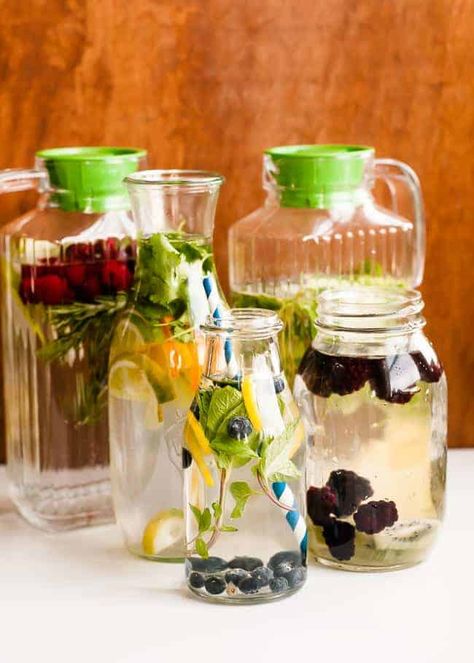 How to Make infused water Herb Infused Water, Fruit Infused Water Recipes, Flavored Water Recipes, Fruit And Veggies, Flavor Combinations, Infused Water Recipes, Fruit Infused Water, Fruit Water, Vegetable Drinks