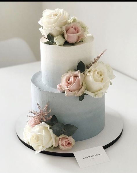 Wedding Cake Designs Blue, Wedding Cake Designs Simple, Wedding Cake Simple Elegant, Flower Cake Design, White Birthday Cakes, Tiered Cake Design, Cake With Flowers, Dessert Bar Wedding, Elegant Birthday Cakes