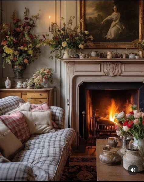 Facebook Cozy English Living Room, Old English Homes Interior, Old English House Interior, French Academia, Old English Living Room, English Homes Interiors, Old English Decor, English Country Decor Living Room, English Cottage Living Room