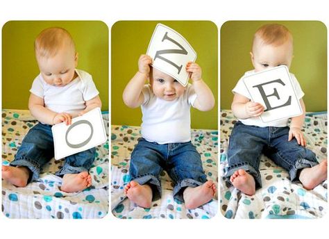 1st year pictures. (print the letter on BOTH sides of the paper so that it won't matter which way he holds it - you'll still be able to see it) Mel Hekia! Kind Photo, 1st Birthday Pictures, Baby Fotografie, First Birthday Pictures, Baby Boy Pictures, First Year Photos, 1st Birthday Photos, Foto Baby, Foto Tips