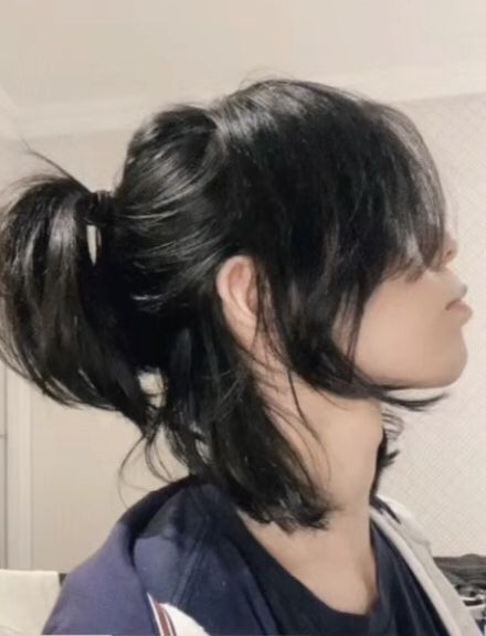 Mid Length Dark Hairstyles, Hairstyle Inspiration Aesthetic, Tachi Hairstyles For Girl, Soft Mullet Haircut Korean, Miyamura Izumi Hairstyle, Short Hair Bangs Hairstyle Ideas, Different Haircuts For Medium Hair, Rindou Haircut, Wolfcut Hairstyle Ideas