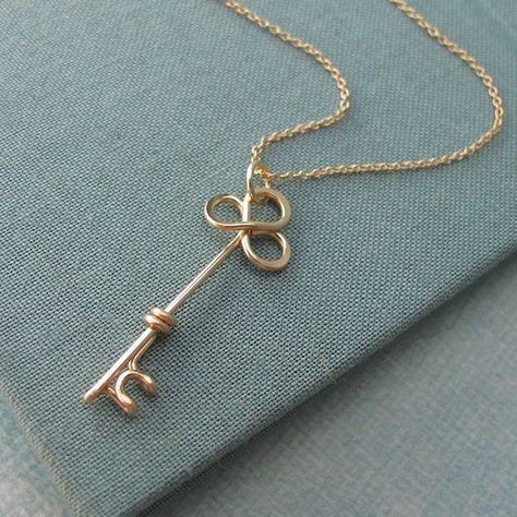 Gold Key Necklace, Key Necklaces, Old Keys, Skeleton Keys, Pretty Necklace, Wire Pendant, Key Necklace, Key Pendant, Gold Wire