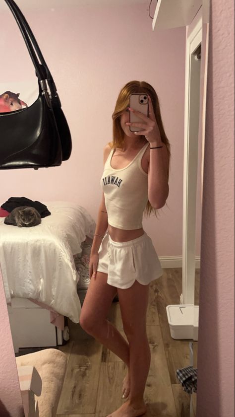 Brandy Shorts Outfits, Sweat Short Outfits, Brandy Shorts, Outfit For Summer, Brandy Melville Shorts, Short Tank Top, Pajama Outfits, Shorts Outfits, Hot Fitness