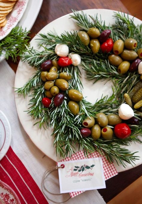 The Prettiest Way to Serve Olives at a Party: On a Bed of Rosemary! Rosemary Wreath, Best Holiday Appetizers, Olive Wreath, Adult Christmas Party, Cheese Trays, Holiday Appetizers Recipes, Decorações Com Comidas, Christmas Entertaining, Holiday Appetizers