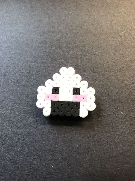 Cool Iron Bead Ideas, Ironing Bead Ideas, Pyssla Ideas Cute Easy, Cute Pyssla Ideas, Tiny Perler Beads Ideas, Perler Bead Art Easy, Small Perler Designs, Bead Mania Ideas, Fuse Bead Patterns Cute