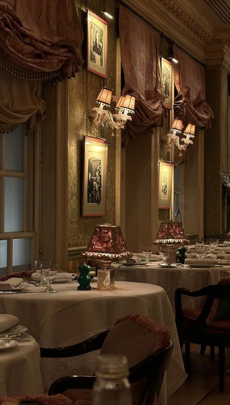 High Class Restaurant Interior, Fancy Restaurant Interior Design, Old Money Restaurant Aesthetic, Fancy Cafe Interior, Fancy Restaurant Interior, Luxury Restaurant Aesthetic, Fancy Restaurant Aesthetic, Luxurious Restaurant, Luxury Restaurant Interior