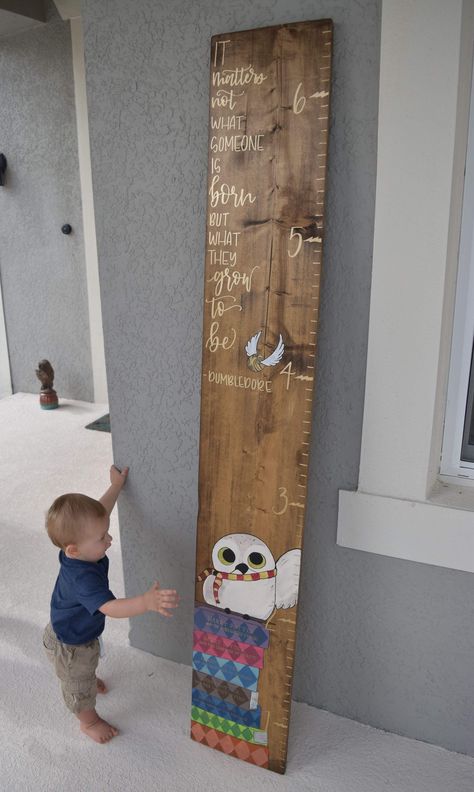 Harry Potter Growth Chart Growth Charts Diy, Harry Potter Baby Nursery, Baby Harry Potter, Stile Harry Potter, Harry Potter Nursery, Harry Potter Bedroom, Harry Potter Baby Shower, Harry Potter Baby, Harry Potter Decor