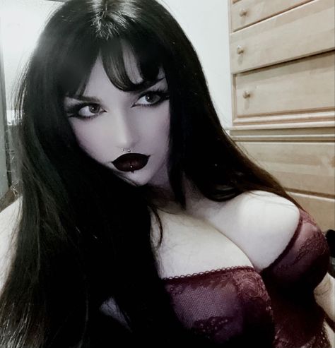 Real Goth Outfits, Goth Mommy, Goth Outfit Inspo, Goth Baddie, Goth Egirl, Risky Pictures, Goth Gf, Goth Subculture, Alt Girls