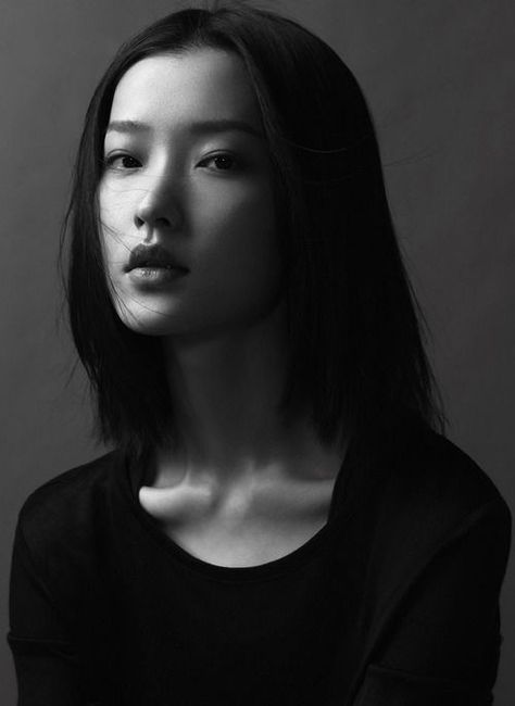 얼굴 드로잉, Female Portraits, Black And White Portraits, Portrait Inspiration, 인물 사진, Studio Portraits, Portrait Photo, Female Portrait, White Photography