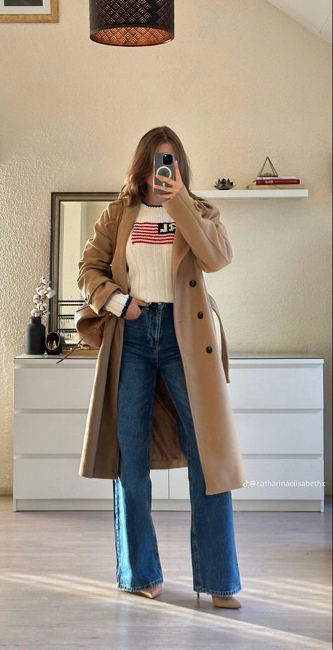 Grey Skirt Outfits, Belted Coat Outfit, Fall Modest Outfits, College Fall Outfits, Casual Bar Outfits, Bootcut Jeans Outfit, Grey Sweater Outfit, Flare Jeans Outfit, Outfits Con Jeans