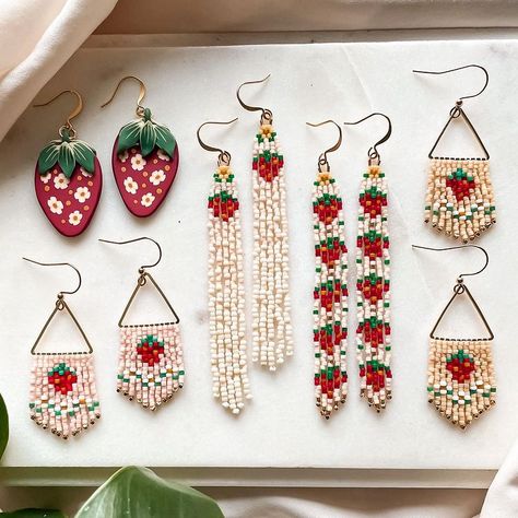 Paolo Coelho, Dangle Beaded Earrings, Craft Clay, Seed Bead Jewelry Patterns, Simple Things In Life, Seed Bead Crafts, Bead Loom Designs, Diy Bead Embroidery, Beaded Jewlery