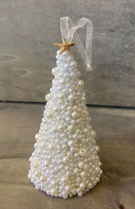 Easter Craft Ideas, Pearl Ornaments, Christmas Cones, Christmas Tree Crafts, Easter Craft, Diy Easter, Christmas Wall Decor, Noel Christmas, Diy Christmas Tree