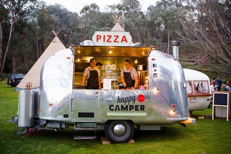 14 Cocktail and Food Truck Ideas for Your Wedding via Brit + Co Grilled Cheese Food Truck, Pizza Vans, Vegan Food Truck, Coffee Food Truck, Truck Wedding, Pizza Food Truck, Food Truck Wedding, Pizza Truck, Funky Wedding