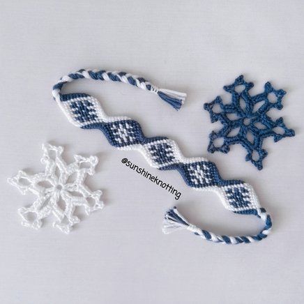 Normal pattern #111485 | BraceletBook Snowflake Bracelet Pattern, Christmas Thread Bracelets, Snowflake Friendship Bracelet Patterns, Christmas Friendship Bracelets Patterns, Winter Bracelet Pattern, Christmas Bracelet Ideas String, Star Friendship Bracelet Pattern, Bracelet Pattern Alpha, Christmas Friendship Bracelet Patterns