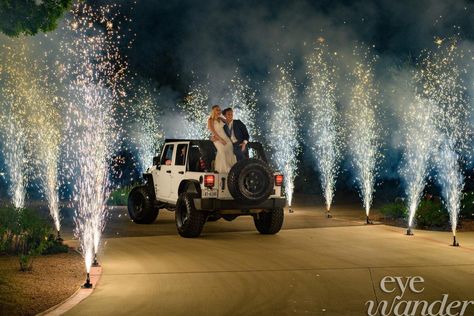 Wedding Getaway Car Ideas, Jeep Wedding Car Decoration, Jeep Getaway Car Wedding, Western Wedding Getaway Car, Jeep Wedding, Wedding Getaway Car, Wedding Car Decorations, Getaway Car, Image Types