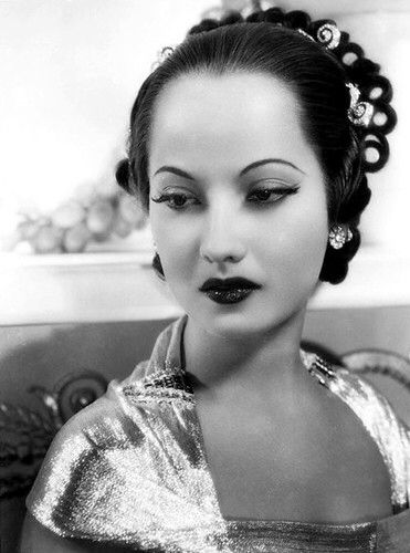 Merle Oberon, 1934. Merle Oberon, Stars D'hollywood, Hollywood Vintage, Ginger Rogers, Classic Movie Stars, Classic Actresses, Joan Crawford, Dress Clip, Soft Classic