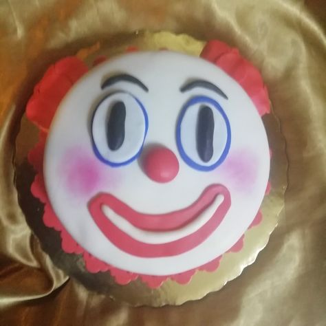 Emiji clown fondant cake Joker Cake, Emoji Birthday Cake, Clown Cake, Emoji Cake, Emoji Birthday, Kids Cakes, Box Cake, Fondant Cake, Kids Cake