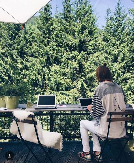 Digital Nomad Life, Finance Jobs, Digital Nomad Lifestyle, Outdoor Office, Laptop Lifestyle, Improve Productivity, Work Environment, Busy Life, Remote Jobs