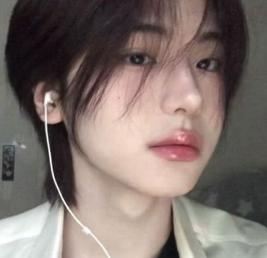 Face Claims Boy, Cute Ulzzang Boy, Brown Hair Korean, Male Art Reference, Easy Hair Updos, Boy Face, Pale Skin, Boy Hairstyles