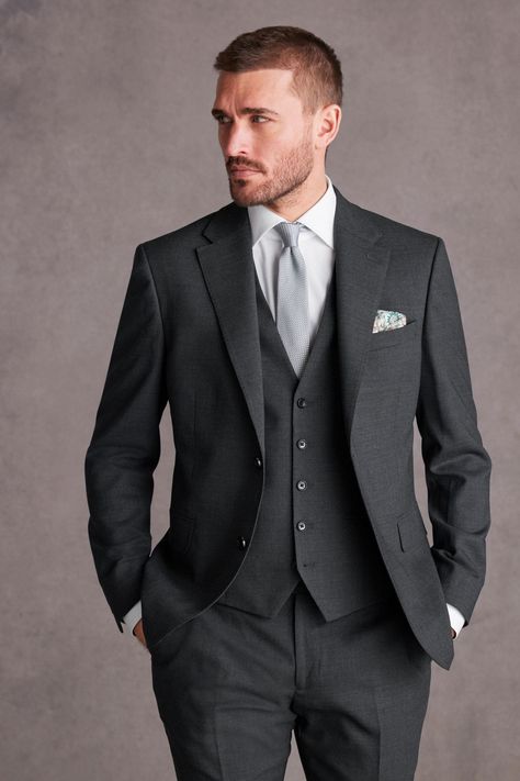 Blazer Designs For Men, Grey Blazer Outfit Men, Charcoal Suit Wedding, Grey Mens Suit, Mens Designer Blazers, Gray Groomsmen Suits, Formal Suits Men, Suits Men Slim, Grey Suit Men