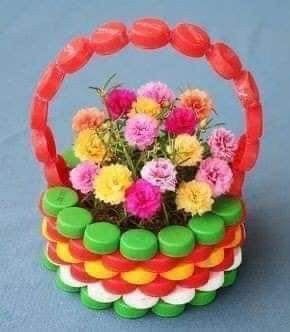 Diy Bottle Cap Crafts, Bottle Top Crafts, Plastic Bottle Crafts Diy, Plastic Bottle Caps, Plastic Bottle Flowers, Plastic Bottle Art, Diy Plastic Bottle, Bottle Cap Art, Diy Flower Pots