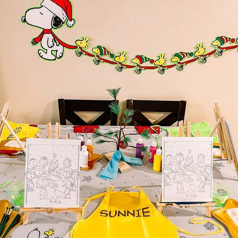 Peanuts- Charlie Brown Christmas Birthday Party Ideas | Photo 2 of 7 | Catch My Party Peanuts Christmas Party, Peanuts Party Ideas, Snoopy Birthday Party Ideas, Charlie Brown Christmas Party, Christmas Birthday Party Ideas, Charlie Brown Christmas Decorations, Christmas Decir, Peanuts Birthday Party, Snoopy Birthday Party