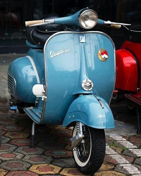 Vespa 150 Sprint, Scooter Garage, Vespa Vbb, Vespa Vintage Italy, Vespa 400, Vespa 150, Vespa Ape, Italian Scooter, Classic Vespa