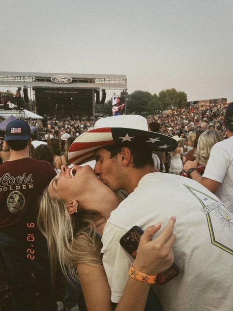 Couple Poses Pick Up, Cute Couple Concert Pictures, Couples Concert Pictures, Country Concert Photos, Country Concert Couple Pictures, Country Concert Pictures, Country Concert Couple, Couple Concert Pictures, Summer Concert Aesthetic