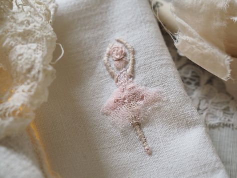 Sugarplum Fairy Christmas, Sugarplum Fairy, Embroidery Mini, Fairy Christmas, Mini Embroidery, Cottage Quilt, Embroidery Hearts, Sugar Plum Fairy, Heart Template