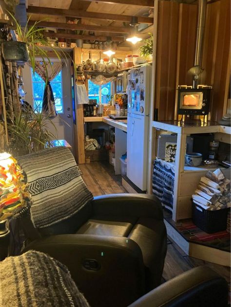 Tiny Home Layout Cabin, Cozy Tiny Cabin, Tiny Rustic Cabin Interior, Tiny Cabins Interiors Rustic, Boho Tiny House Interiors, Mini Cabin Interior, Tiny Cozy House, Cozy Tiny House Interior, Small Cabin Floor Plans With Loft