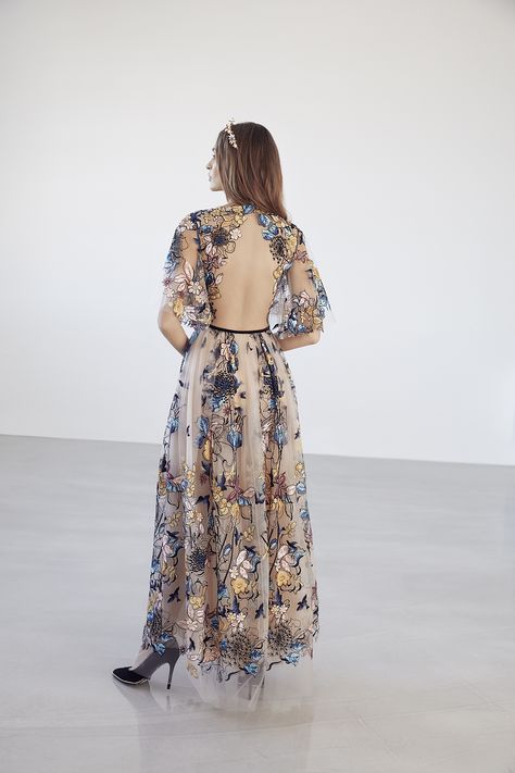 Songbird Gown // UTOPIA // 2018 Couture Collection // Suzanne Harward Suzanne Harward, Gala Gowns, Circular Skirt, Diy Wedding Dress, Wedding Dresses With Flowers, Embroidered Tulle, Tulle Gown, Wedding Guest Outfit Summer, Ball Gown Dresses