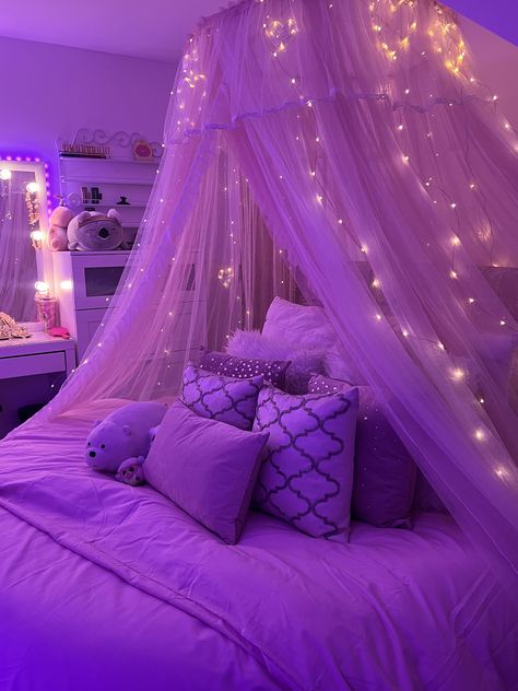 Coquette canopy bedroom Lavender Canopy Bed, Purple Princess Bedroom Ideas, Light Purple Aesthetic Room Decor, Girly Purple Bedroom, Princess Canopy Bed Aesthetic, Bed With Canopy And Lights, Purple Bed Canopy, Girls Canopy Bedroom Ideas, Cozy Princess Bedroom