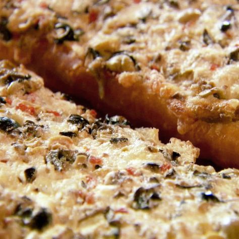 Olive Cheese Bread Recipe, Olive Cheese Bread, Ree Drummond Recipes, Cheese Bread Recipe, Olive Bread, Bread Food, Pioneer Woman Recipes, Ree Drummond, Cheese Bread