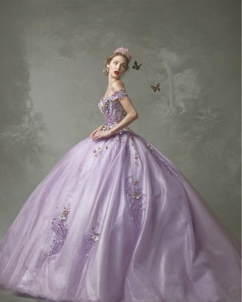 Princess Dress Fairytale Royal, Princess Dress Aesthetic, Disney Princess Gowns, Purple Princess Dress, Victorian Ball Gowns, Purple Ball Gown, Princess Dress Fairytale, Debut Dresses, Victorian Gown